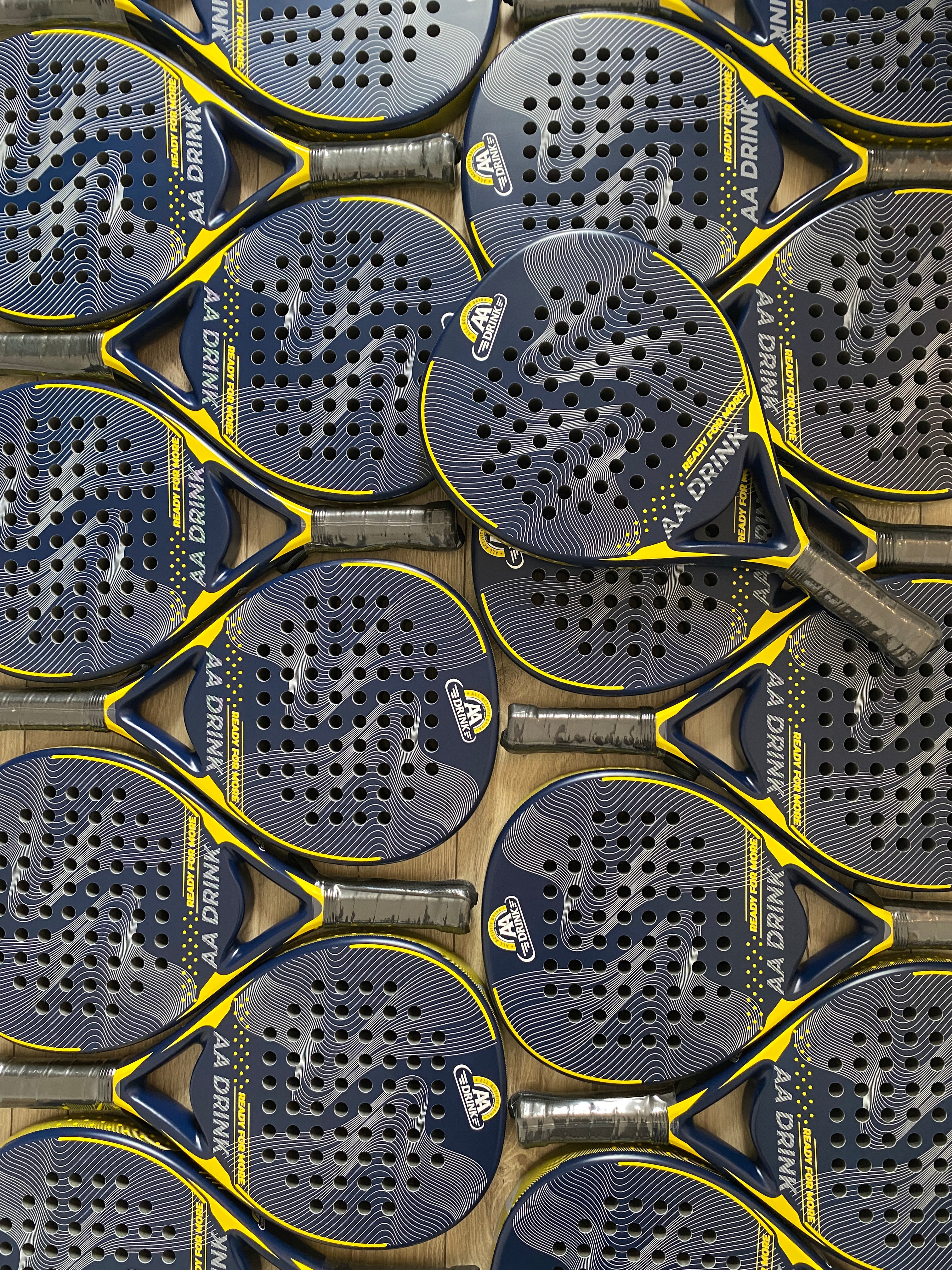 Custom Padelrackets bedrukt met logo voor AAdrink als give-away  en promotie!